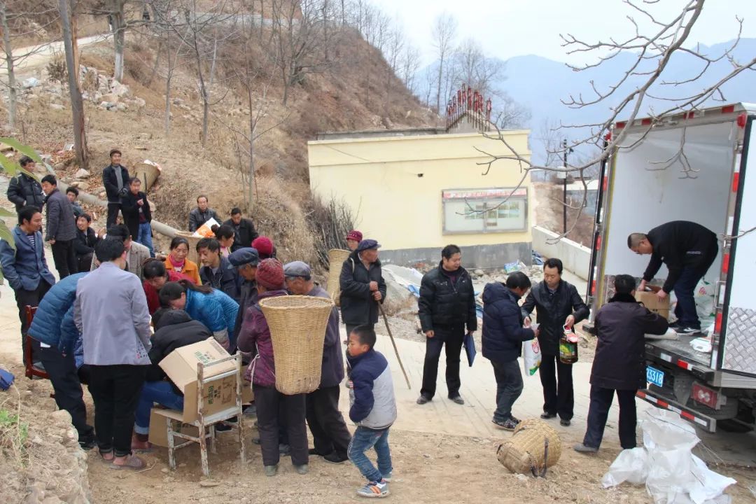 隴運(yùn)集團(tuán)公司開(kāi)展春節(jié)前走訪(fǎng)幫扶慰問(wèn)活動(dòng)