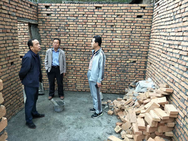 隴運(yùn)集團(tuán)公司黨委書記、董事長李寅祥同志深入琵琶鎮(zhèn)寧強(qiáng)村開展幫扶工作