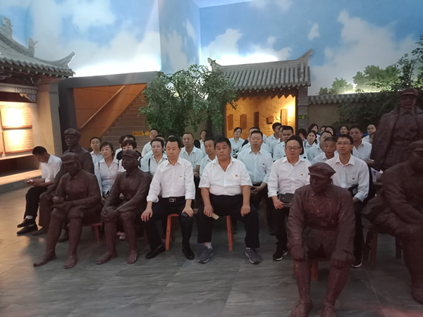 隴運(yùn)集團(tuán)公司黨委開展“不忘初心、牢記使命”紀(jì)念建黨98周年主題黨日活動(dòng)