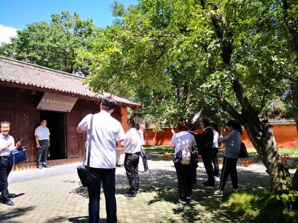 隴運(yùn)集團(tuán)公司黨委開展“不忘初心、牢記使命”紀(jì)念建黨98周年主題黨日活動(dòng)