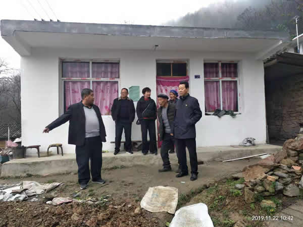 隴運(yùn)集團(tuán)公司開展“解難題、辦實(shí)事、送溫暖”主題黨日活動(dòng)