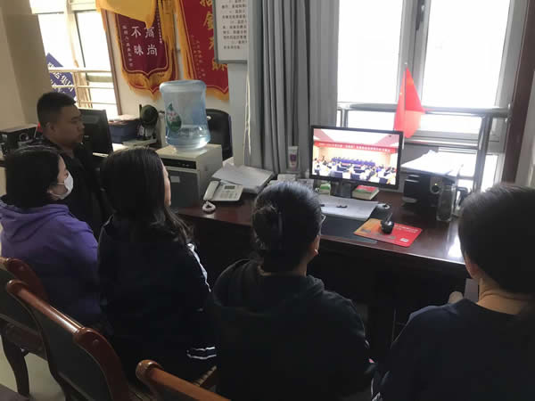 隴運集團(tuán)公司職工收看2020-2021年度全國“安康杯”競賽活動表彰暨經(jīng)驗交流會