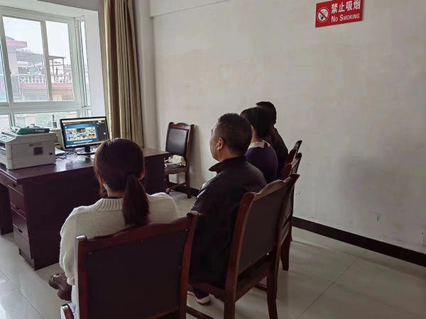 隴運集團(tuán)公司職工收看2020-2021年度全國“安康杯”競賽活動表彰暨經(jīng)驗交流會