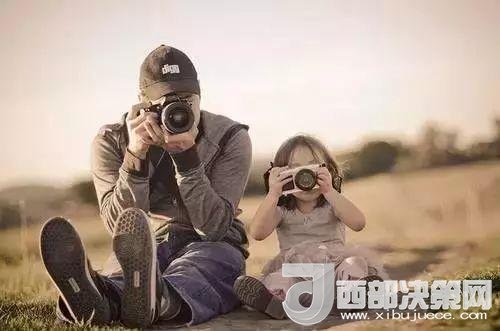 “曾子殺豬”故事在前，最近又有《父母說好考了90分就去看海，被爽約后女孩離家出走》新聞在后。父母如果自己的行為“打臉”了，又怎么能在孩子面前掌握教育的主動權(quán)。