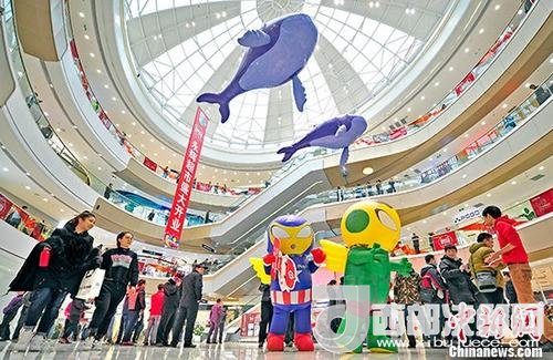 資料圖：購(gòu)物商場(chǎng)。 <a target='_blank' >中新社</a>記者 佟郁 攝