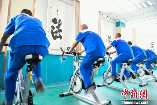 山西省戒毒人員正在進行身體鍛煉。　王建軍 攝