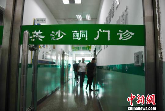 有數(shù)據(jù)顯示，十年來，山西省司法行政戒毒系統(tǒng)累計收治戒毒人員總數(shù)6萬余人。截至目前，在冊強制隔離戒毒人員、自愿戒毒人員、戒毒康復(fù)人員、美沙酮維持治療人員共1.2萬余人?！⊥踅ㄜ?攝