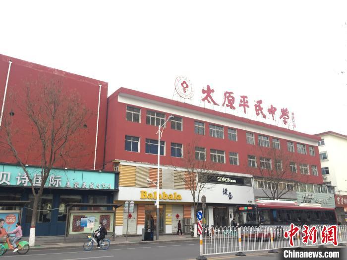 所有師生實行“日報告”“零報告”制度，確保開學(xué)后校園衛(wèi)生安全?！「呷鸱?攝