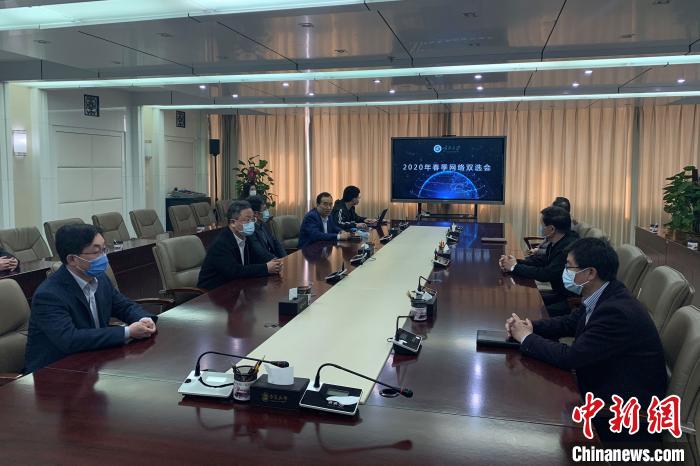 寧夏大學(xué)2020年春季首場(chǎng)綜合類“網(wǎng)絡(luò)雙選會(huì)”現(xiàn)場(chǎng)?！±钆迳?攝
