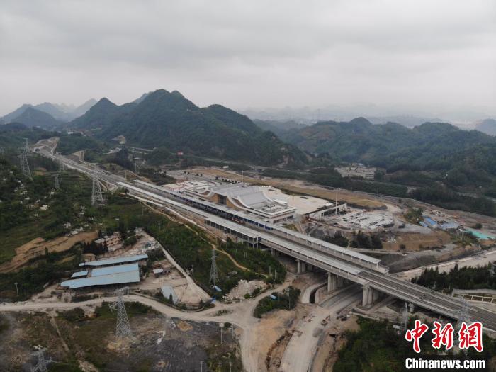 貴州省首條城際高速鐵路——安六鐵路開始聯(lián)調(diào)聯(lián)試。中國鐵路成都局集團(tuán)公司供圖
