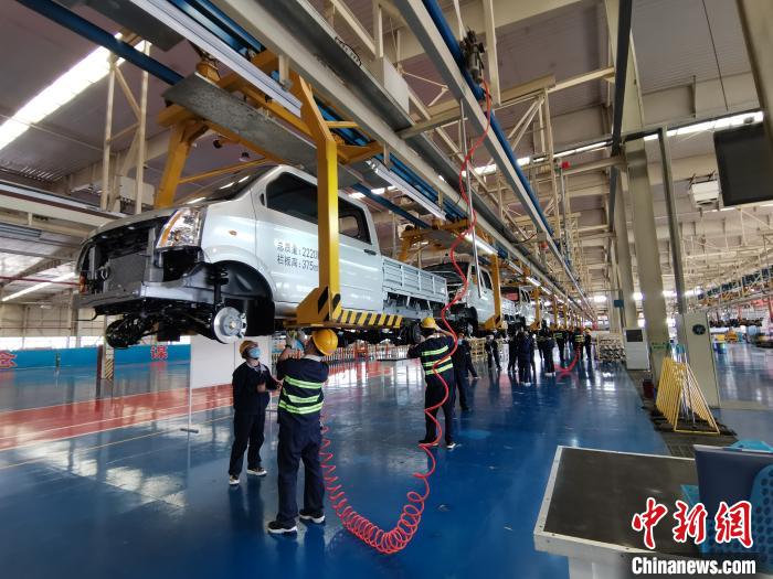 4月初，成功汽車全面復(fù)工復(fù)產(chǎn)。尤其是隨著疫情得到控制，該公司的生產(chǎn)力度也不斷加大。　高飛 攝