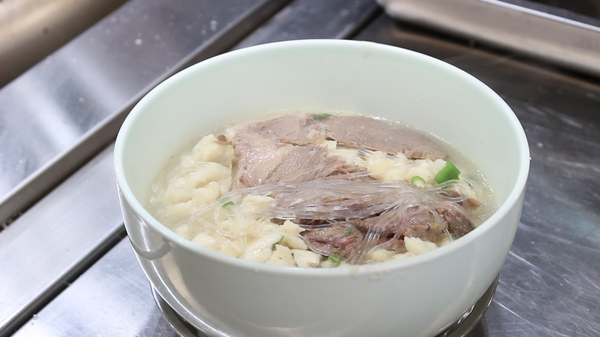 【陜菜大師和他們的拿手菜】烏平：“知足者常樂，食客愛吃我做的牛羊肉泡饃，就是我最大的滿足”_fororder_圖片8